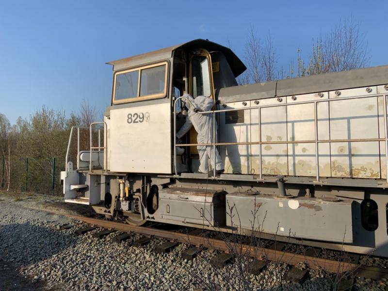 Désinfection de locomotives contre les virus.